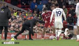 Szoboszlai “trêu ngươi” Unai Emery bằng pha xử lý ngẫu hứng